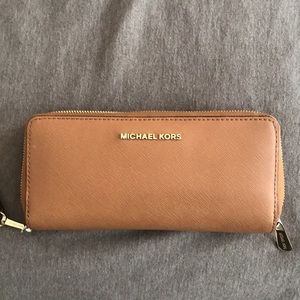 Michael Kors Jet Set continental wristlet Wallet